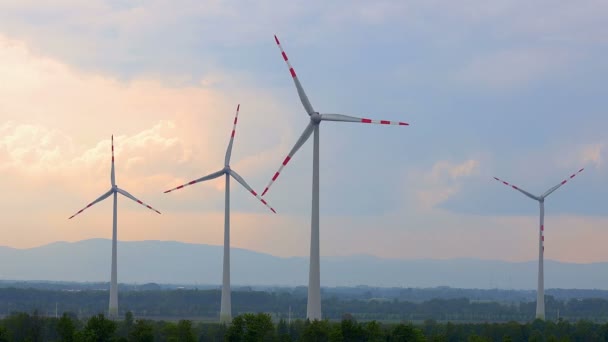 Современные Ветряные Мельницы Работающие Ветру Австрии — стоковое видео