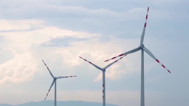 Современные Ветряные Мельницы Работающие Ветру Австрии — стоковое видео
