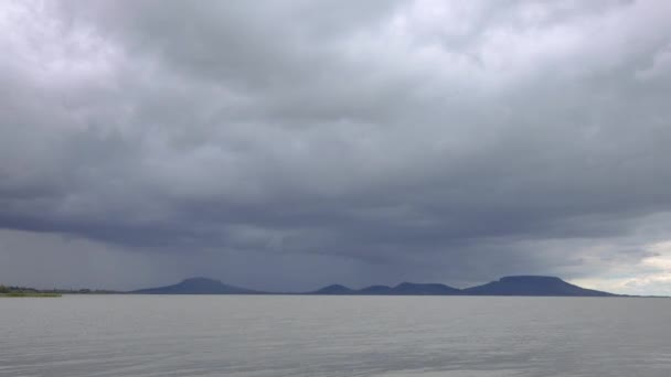 Impresionantes Nubes Tormenta Sobre Lago Balaton Hungría Imágenes Lapso Tiempo — Vídeos de Stock