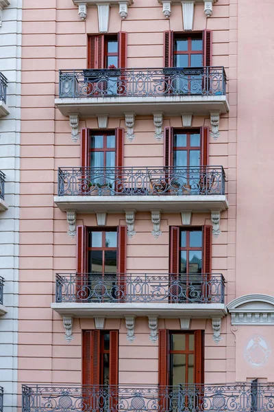 Interesantes balcones de Barcelona en España — Foto de Stock