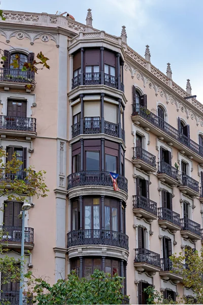 Interessante balkons van Barcelona in Spanje — Stockfoto