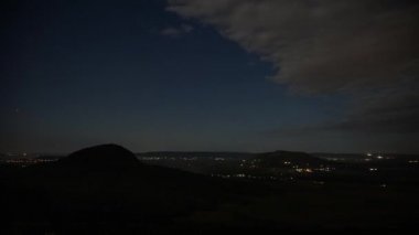 Macaristan'ın Balaton Gölü yakınlarında gece saatlerinde zaman atlamalı görüntüler