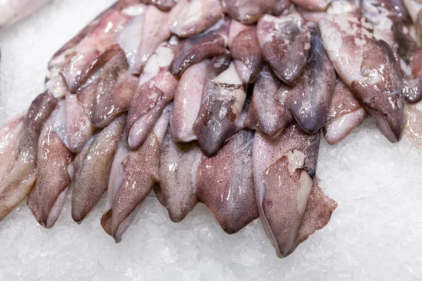 Peixes em um mercado na cidade Palamos em Espanha — Fotografia de Stock