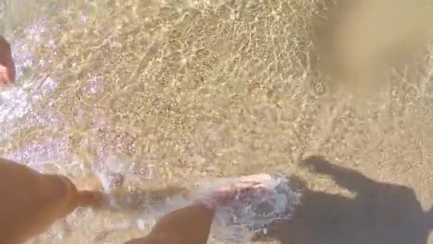 Kumsalda Yürümek Yavaş Çekim Görüntüleri — Stok video