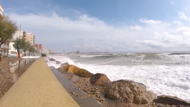 Velké Vlny Španělské Promenádě Vesnice Sant Antoni Calonge — Stock video