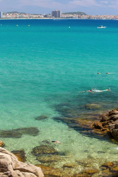 Hermosa Costa Costa Brava España Con Conductor Agua Verde Transparente — Foto de Stock