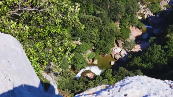 西班牙加泰罗尼亚Rupit村附近美丽的小河 — 图库视频影像