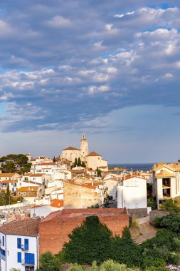 İspanya 'nın Katalonya bölgesindeki Costa Brava' daki güzel küçük kasaba kadavralarının ayrıntıları