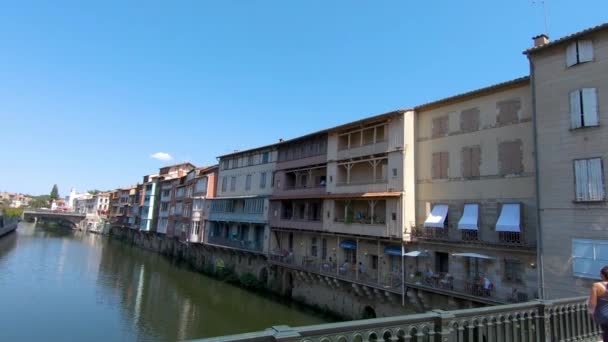 Mooie Gebouwen Aan Rivier Tarn Het Franse Albi 2020 Frankrijk — Stockvideo