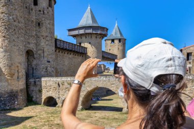 Fransa 'daki ünlü eski Carcassonne kalesinin manzarası.