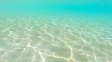 İspanyol Costa Brava 'sında güzel mavi şeffaf su