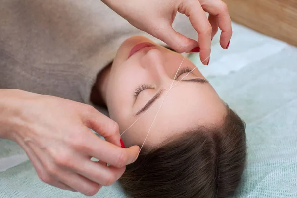 Make Artist Corrects Makeup Gives Shape Thread Plucks Eyebrows Beauty — Stock Photo, Image