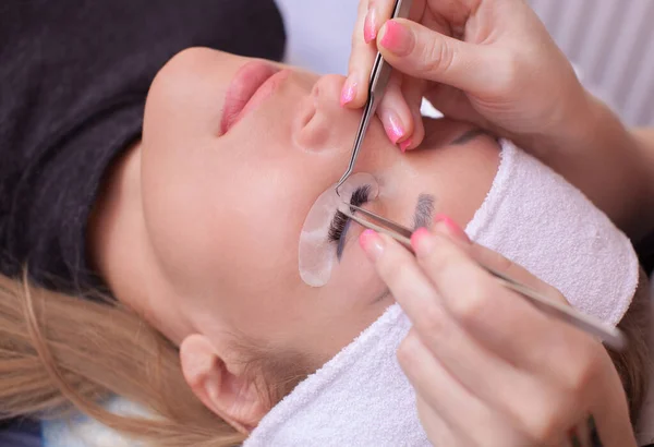 Makeup Master Corrects Strengthens Eyelashes Beams Holding Out Pair Tweezers — Stock Photo, Image
