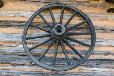 Vagon tekerlek üzerinde günlük kabin duvar eski yıpranmış