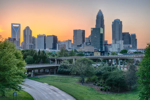 Skyline Van Stad Van Charlotte North Carolina Bij Zonsondergang — Stockfoto