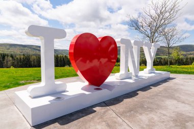 Corbettsville, Ny - 14 Mayıs 2018: ı Love Ny tabelaya New York Güney katmanı hoş geldiniz merkez