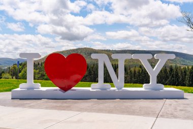 Corbettsville, Ny - 14 Mayıs 2018: ı Love Ny tabelaya New York Güney katmanı hoş geldiniz merkez