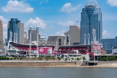 Cincinnati, Oh - 18 Haziran 2018: Cincinnati, Ohio büyük Amerikan Ballbark. Cincinnati Reds beyzbol takımının ana sayfa