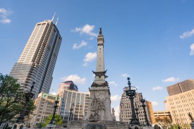 Indianapolis'te - 18 Haziran 2018: Asker ve denizcilerin anıt daire tarihi ilçe Indianapolis, Indiana bulunan anıt