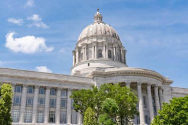 Jefferson City, Missouri'deki Missouri State Capital binasının cephe