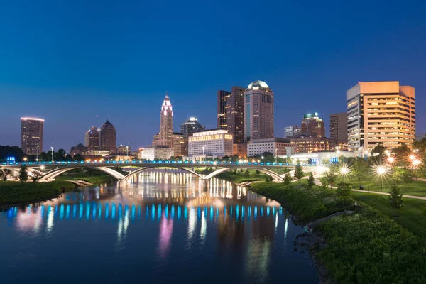 Columbus Ohio Şehir Gece Manzarası Scioto Nehri Boyunca — Stok fotoğraf