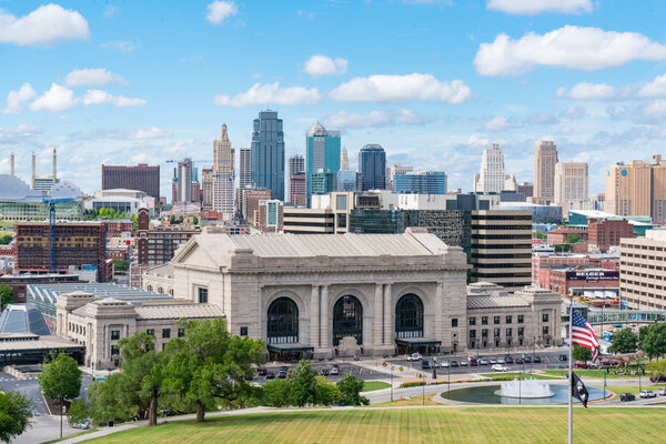 KANSAS CITY, MO - 20 июня 2018 года: Kansas City Missouri Skyline with Union Station
