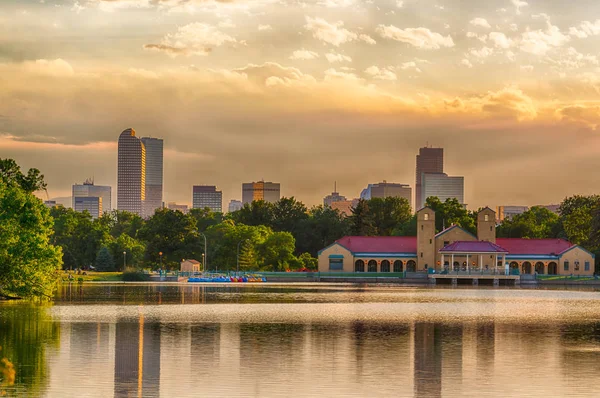 Denver Skyline Coucher Soleil Sur Lac Ferril Dans City Park — Photo