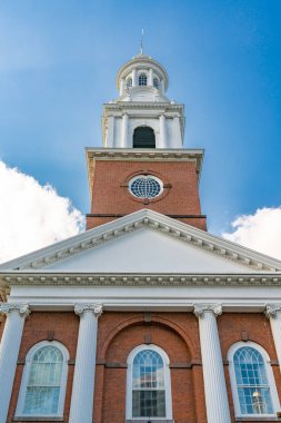 New Haven, Ct - 29 Eylül 2018: Cephe Yeşil Amerika kilisenin. United Church of Christ bu meetinghouse 1814 yılında inşa edilmiş ve üç kilise biri New Haven yeşil bulunur.
