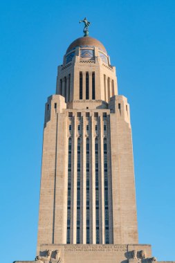 Lincoln Nebraska Capitol binanın dış mavi gökyüzü karşı