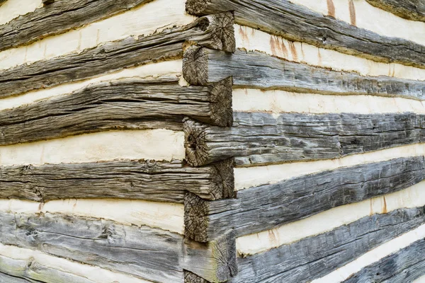 Détail Queue Aronde Angle Sur Une Vieille Cabane Rondins Altérée — Photo