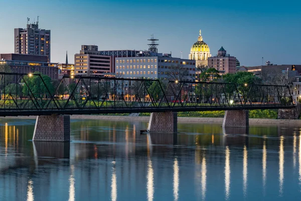 Harrisburg Pennsylvania Nachtssilhouette Von Der Marktstraßenbrücke Mit Hauptstadtkuppel Hintergrund — Stockfoto