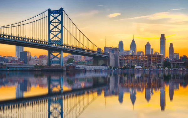 Philadelphia Sunset Skyline Ben Franklin Bridge Refection Delaware River — Stock Photo, Image