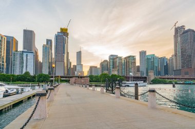 Chicago, IL - 12 Temmuz 2018: Downtown Chicago Michigan Gölü yakınındaki Dusable liman boyunca.