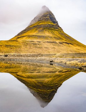 Kirkjufell yansıma
