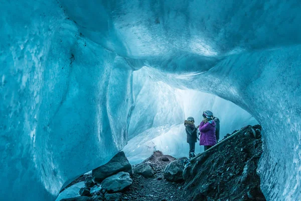 Ice Cave Tour — Stockfoto