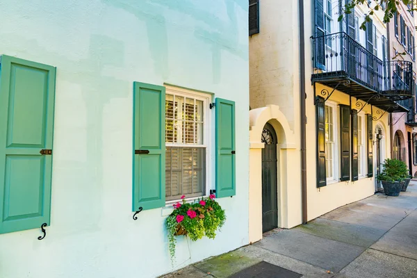 Maisons colorées à Charleston, Caroline du Sud — Photo