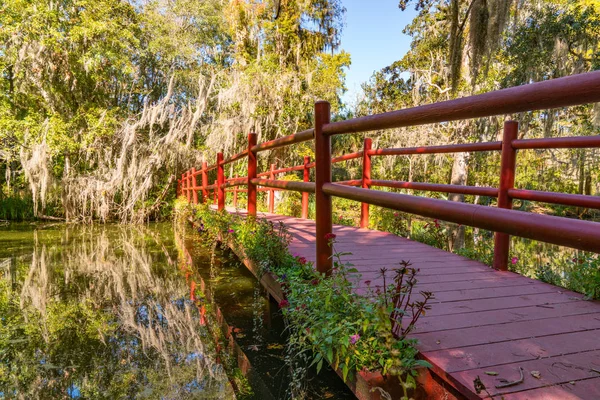 Red Bridge over South Carolina Lake — Stock Photo, Image