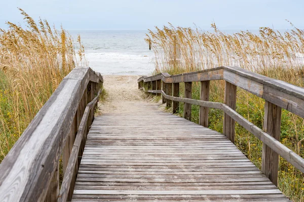 Boardwalk Leading to the Beach — Stock Photo, Image