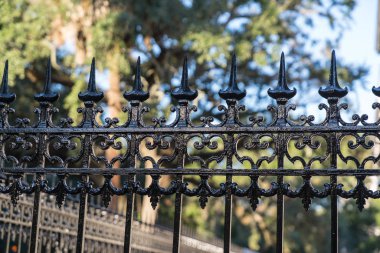 Dekoratif demir çit