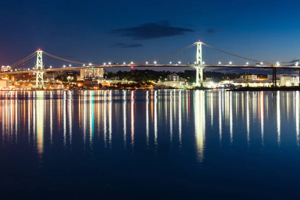 Halifax, Nova Scotia Bridge bij nacht — Stockfoto