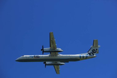 Amsterdam Hollanda - 4 Mayıs 2018: G-Ecor Flybe De Havilland Kanada Dhc-8-400 kalkış Polderbaan pist, Amsterdam Airport Schiphol üzerinden