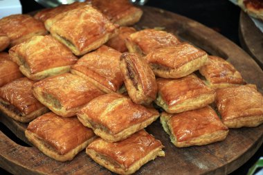 bir pazar küçük lokma sosis rolls