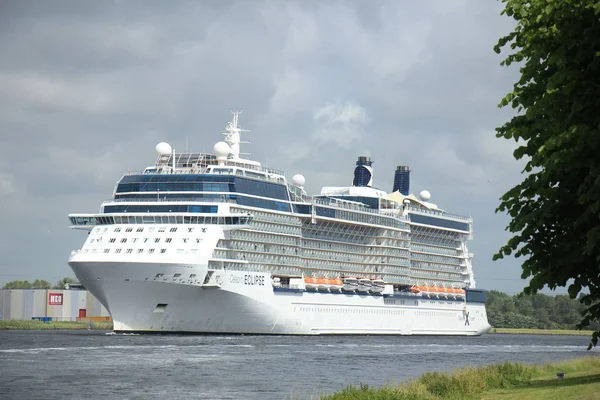 Velsen Juni 2017 Beroemdheid Eclips Beroemdheid Cruises Het Noordzeekanaal Richting — Stockfoto