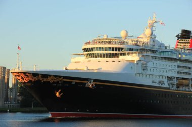 Velsen, Hollanda - Mayıs, 25 2017: Disney Magic Kuzey Deniz kanal.