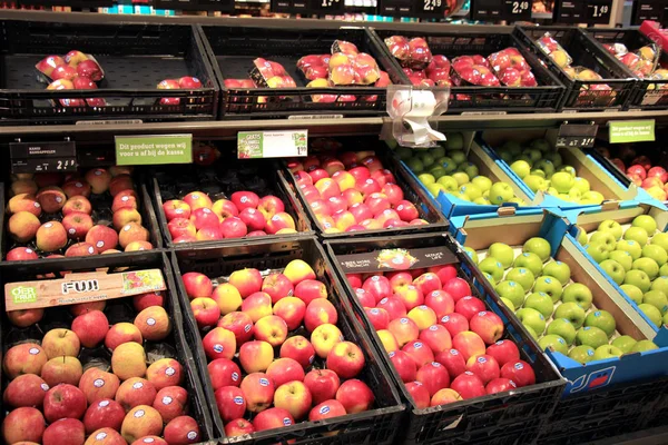 Haarlem Países Bajos Mayo 2016 Varios Tipos Manzanas Supermercado Texto — Foto de Stock
