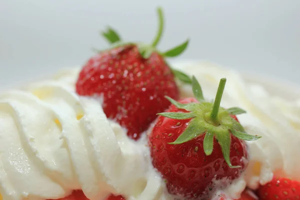 Postre Saludable Verano Con Fresas Frescas Crema —  Fotos de Stock