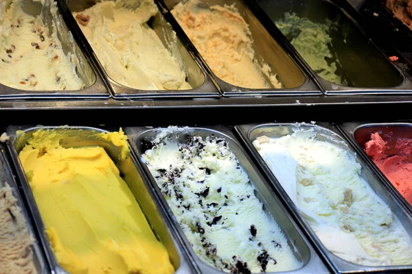 Sabores Diferentes Sorvete Uma Gelateria — Fotografia de Stock