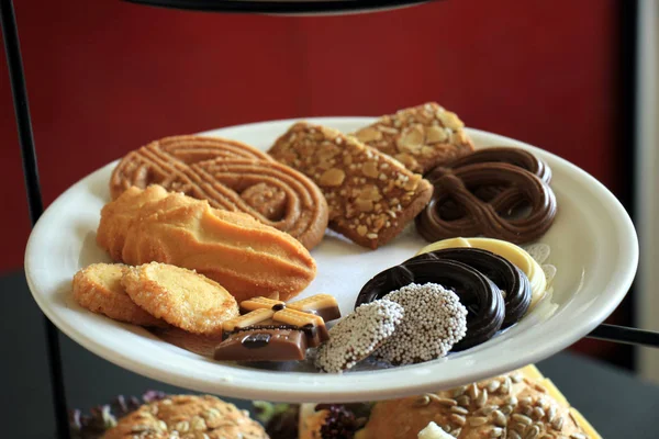 Délicieux Chocolats Biscuits Sur Plateau Service Buffet Mariage — Photo