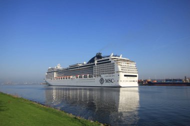 Velsen, Hollanda - Nisan, 20 2018: Msc Magnifica Kuzey Denizi cana, Msc Cruises tarafından işletilen.