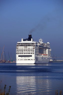 Velsen, Hollanda - Nisan, 20 2018: Msc Magnifica Kuzey Denizi cana, Msc Cruises tarafından işletilen.
